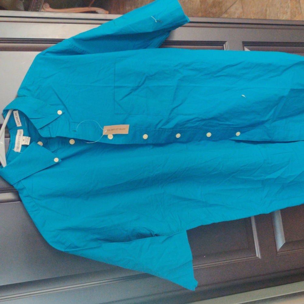 The New Ivy Brand, Medium Classic Fit, button down front and button down collar